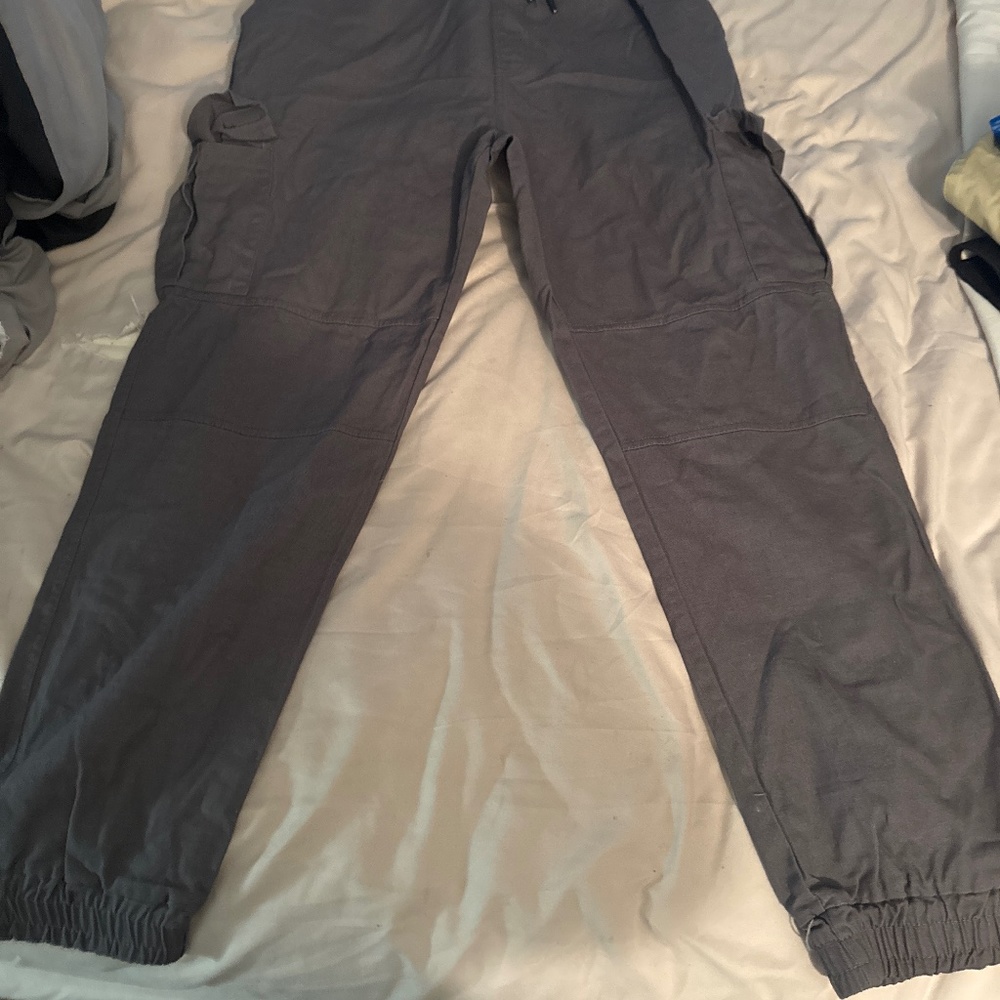 Gray cargo pants   Amazon men’s L. NWOT